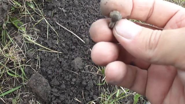 Серебряный и с остатками позолоты!!! Лежал прямо в траве... смотреть онлайн