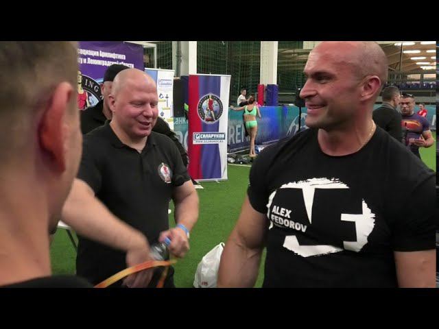 Гантель 78 кг с ручкой 62 мм и Бодибилдер Александр Федоров.