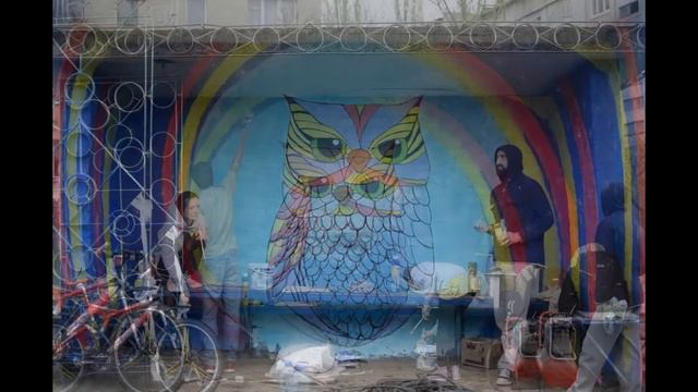 fabulous bus stop смотреть онлайн