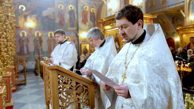 На сугубой ектении были вознесены особые прошения о Святой Руси. смотреть онлайн