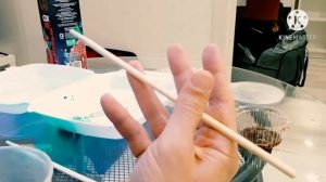 Как держать палочки для суши