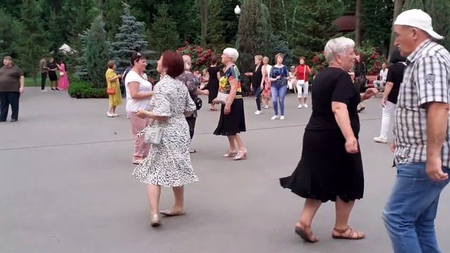 ЗАЖИГАЙ СУДЬБА ЗЕЛЁНЫЙ СВЕТ!?/ТАНЦЫ В ПАРКЕ ГОРЬКОГО ХАРЬКОВ ИЮНЬ 2021 смотреть онлайн