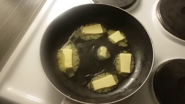 Плавка сливочного масла на сковороде смотреть онлайн