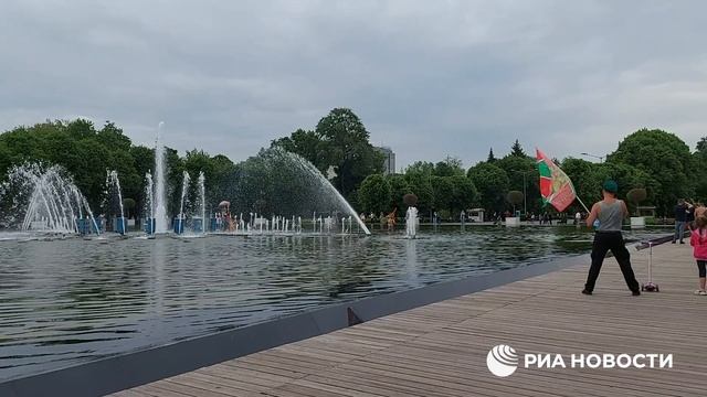 В московском парке Горького празднуют День пограничника смотреть онлайн
