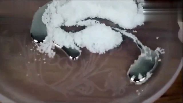 It was shocking to put the salt on the mercury смотреть онлайн