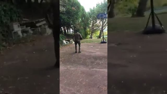 Kara Mbodj en mode délire au basketball смотреть онлайн