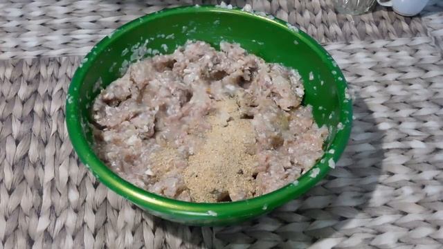 Вкусные и сытные | Котлеты с капустой и фаршем тушеные в томатном соусе смотреть онлайн