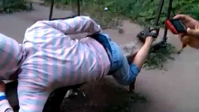 Макс и скамейка))) смотреть онлайн