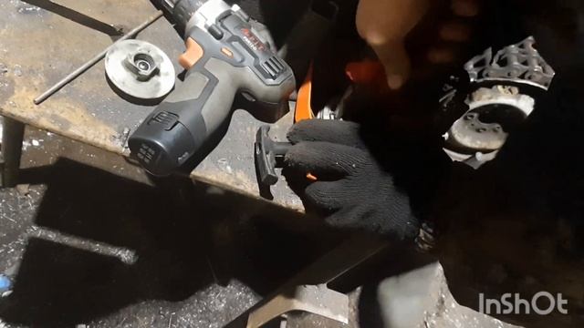 Как поставить (натянуть) пружину стартера бензопилы Forza смотреть онлайн