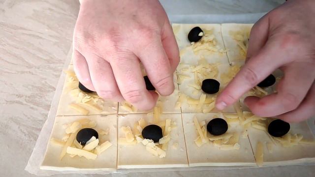 Olive BITES | CHEESY OLIVES | puff PASTRY recipe | cooking food смотреть онлайн