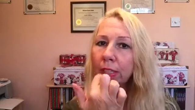 Simple Strategy To Help You Eat Slower & Keep Your Lipstick On! смотреть онлайн