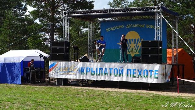 С концерта дня ВДВ в Корткеросе смотреть онлайн