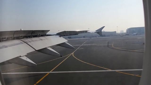 Qantas QF002 LHR-DXB Landing at Dubai International Airport смотреть онлайн