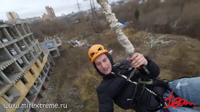 Прыжок с крыши на верёвке - Rope Jumping. смотреть онлайн