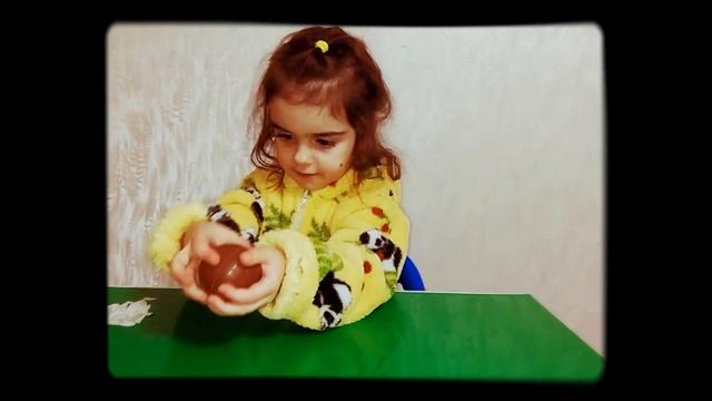 Оля рассказывает стих "Мы делили апельсин " и открываем яйцо Chupa Chups Peppa Pig. LeLya смотреть онлайн