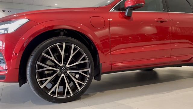 Volvo XC60 T8 Recharge Plug-In Hybrid 390HP Fusion Red. Interior & Exterior смотреть онлайн