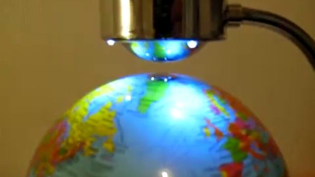 Летающий глобус с подсветкой (ночник) D20 см Http://24magnet.ru