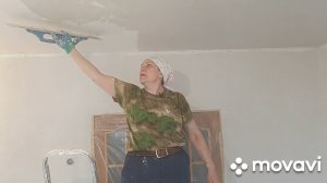 Как выровнять потолок швейцарской гладилкой