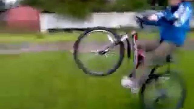 Как я делаю козла на велосипеде)) смотреть онлайн