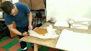 Как сделать перетяжку стула DIY Вот во что превращается поролон за время использования.