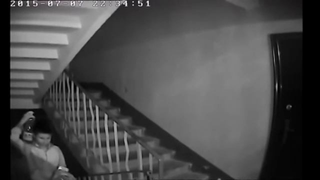 Сосед-хулиган попал под видеорегистратор смотреть онлайн