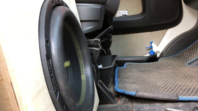 Установка сабвуфера SWAT MAS-10 V2 в Peugeot Boxer