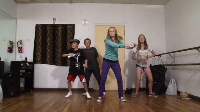 "Who let the dogs out?" Just Dance game Nintendo Wii смотреть онлайн