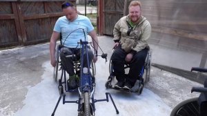 Как правильно отстегивать велоприставку Искра от инвалидной коляски