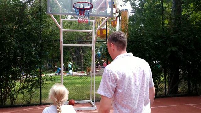 Какие развлечения есть на территории турецкого отеля Авангард ресорт 5*. Зоопарк.Карусели. Бассейны смотреть онлайн