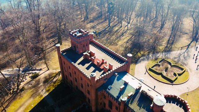 The Castle on the Coast [Zamek Jan III Sobieski, Rzucewo] [FromAbove] [4K] смотреть онлайн