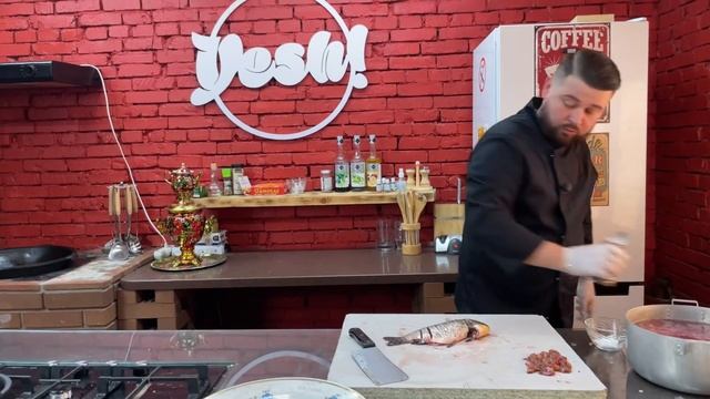 ЖАРЕНАЯ РЫБА БЕЗ КОСТЕЙ|КАРАСЬ В КАЗАНЕ смотреть онлайн