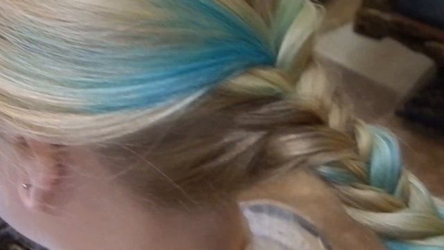 Cмелое окрашивание волос. Aвангард | Blond-blue hair смотреть онлайн