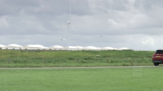 Peugeot 2008 vs Renault Captur - AutoWeek Dubbeltest смотреть онлайн