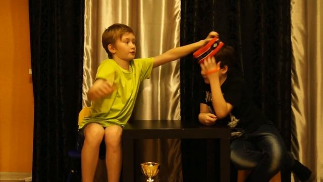 Угадай предмет по ощупу челендж. смотреть онлайн