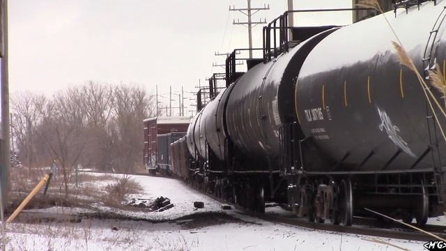 MP15 and a GP15 Lead a Transfer Run смотреть онлайн