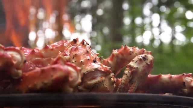 Камчатский краб, приготовленный на огне смотреть онлайн