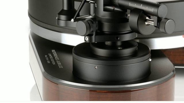 Clearaudio Reference Jubilee turntable Debuts at Bristol Hi-Fi Show 2023 with proven analogue tech смотреть онлайн