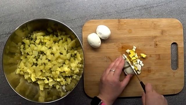 Салат " Столичный", он же оливье с мясом. смотреть онлайн