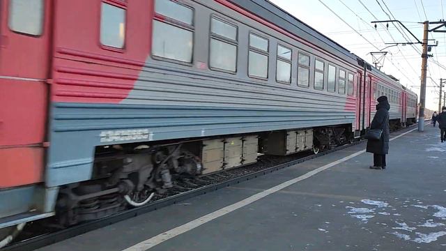 Электропоезд ЭТ2М-081 отправляется с о.п. Совхоз Бердский смотреть онлайн