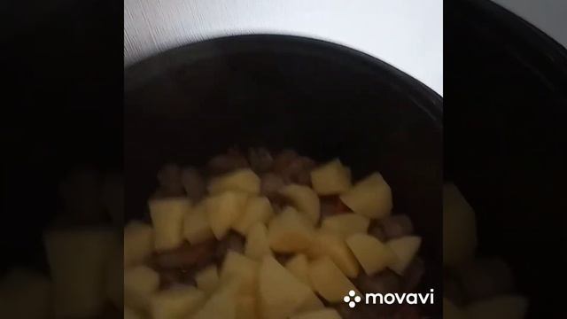 Тушим печень и картюфф.Готовим дома ,сами. Вкуснотищща. смотреть онлайн