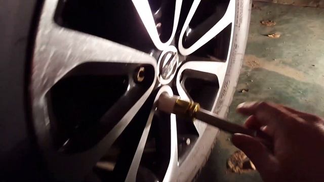 Как заменить колесо на автомобиле смотреть онлайн