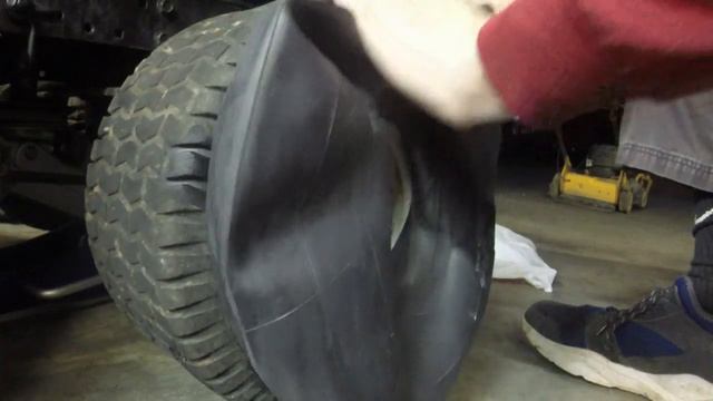Installing riding mower inner tube using basic tools without taking the tire off смотреть онлайн
