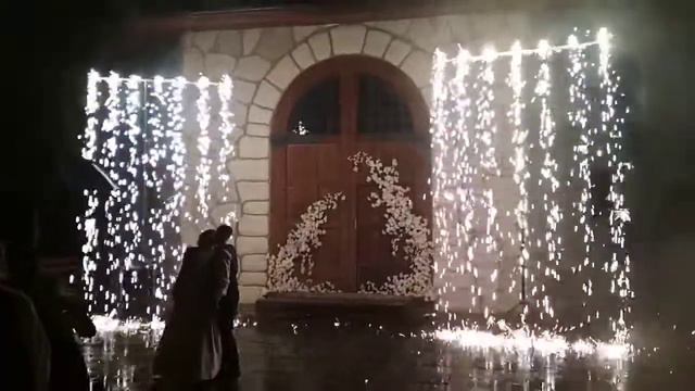 Пиротехнические водопады (огнепады) на свадьбе смотреть онлайн