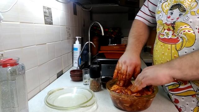 Курица тушеная. Простейший рецепт, подходит даже для занятых людей, лентяев и холостяков :)) смотреть онлайн