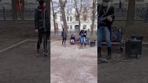 Гоголя 1 апр. 2023. Олдовый хипарь с герлой