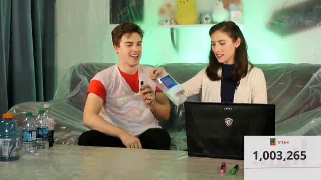 The Ultimate BOTTLE FLIP Challenge! | So Wet and Sticky смотреть онлайн