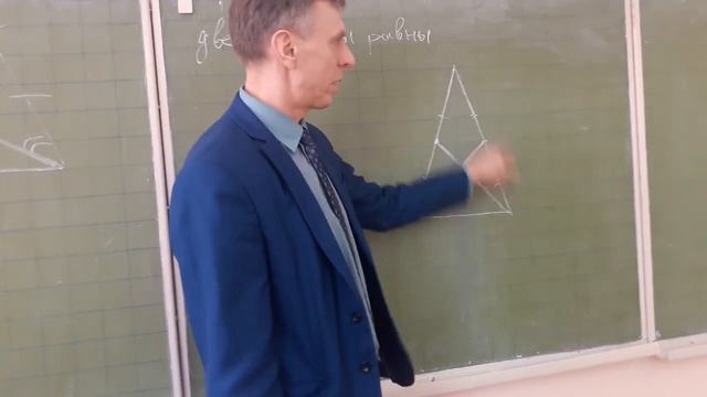 ПОМОГИТЕ ДОКАЗАТЬ Если две биссектрисы равны, то треугольник равнобедренный смотреть онлайн