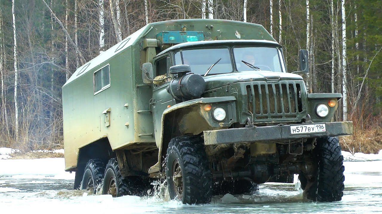 Разведка весенних дорог на Урале 4320. Урал штурмует глубокие реки со льдом / Ural 4320