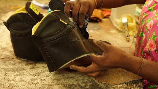Africa's toughest work boot! // How it's made // Jim Green Razorback смотреть онлайн