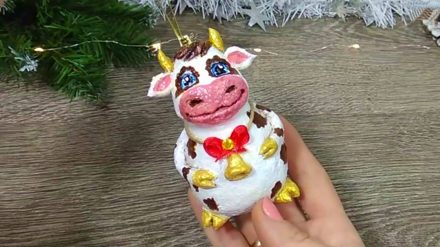 Бычок из опилок. Новогодние поделки. DIY. смотреть онлайн